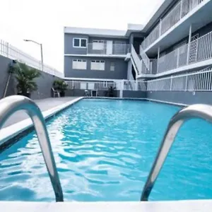 https://modern-2br-with-kingbed-in-the-heart-of-isla-verde-strip.comcaribbean.com